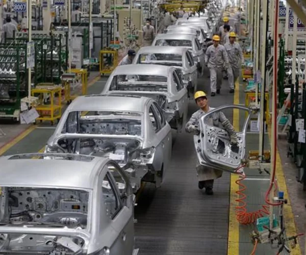 End-to-end manufacturing services including lifecycle support for automotive