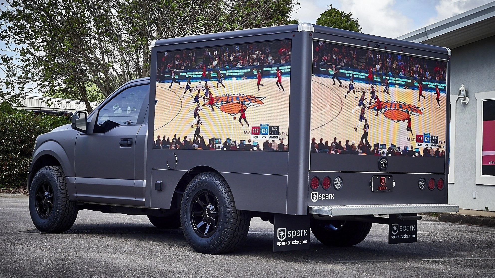 You are currently viewing Transforming vehicles into mobile billboards for brand campaigns